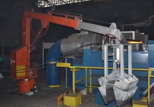 Żuraw hydrauliczny o konstrukcji teleskopowej