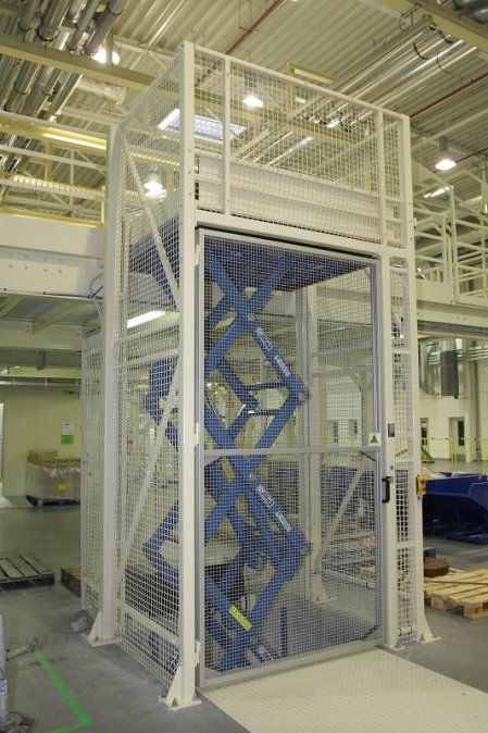 Freight hoist