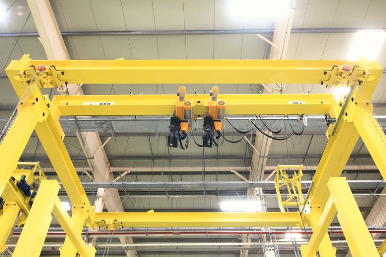 System mobilny z suwnicą do komponentów