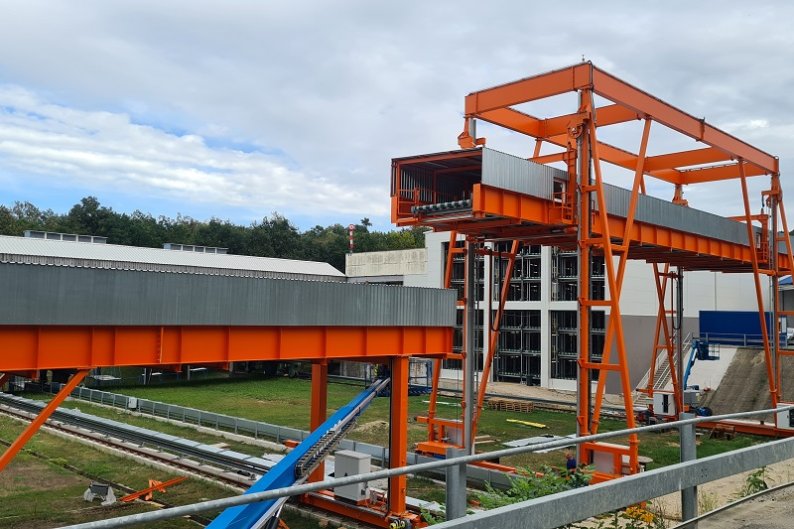 Realizacja - system obsługi produkcji z przenośnikiem rolkowym