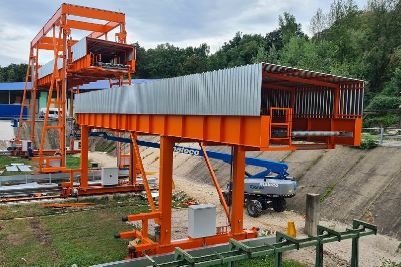 Realizacja - system obsługi produkcji z przenośnikiem rolkowym