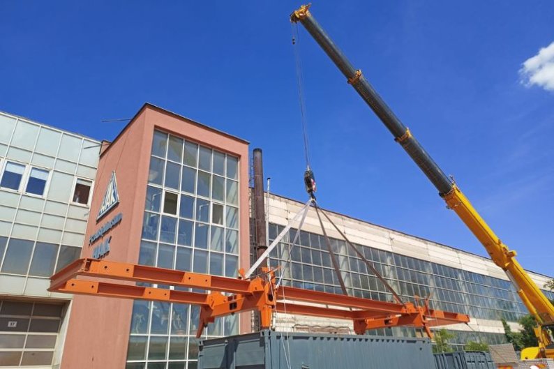 Container transport beam