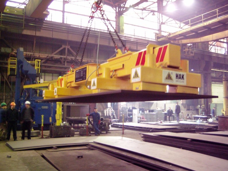 Electropermanent telescopic lifting beam
