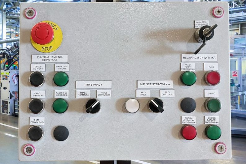 Sterowanie ze zdalnych pulpitów sterowniczych (praca w trybie automatycznym)