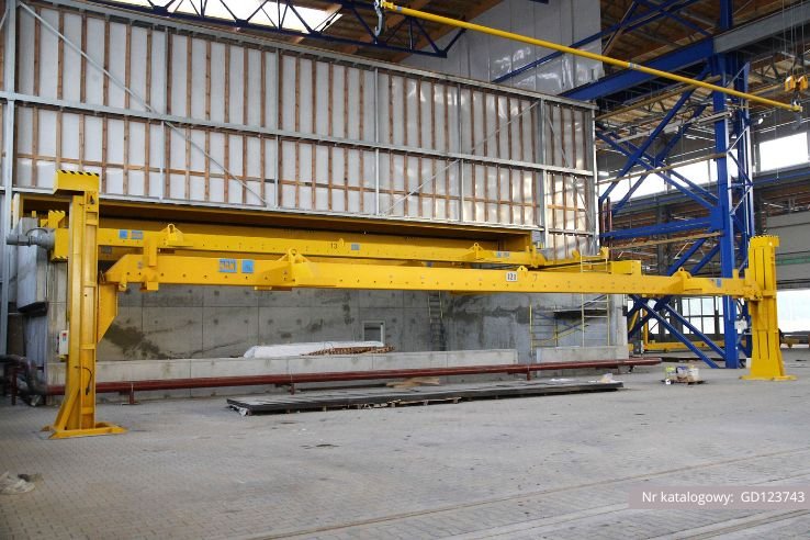 Lifting beam unloading station