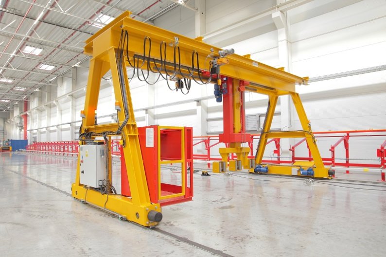 Industrial crane for laying rope
