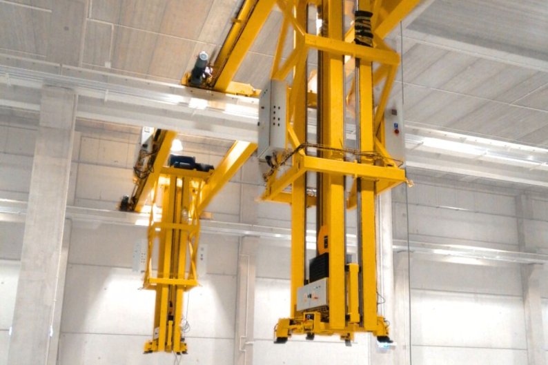Crane system for container transport