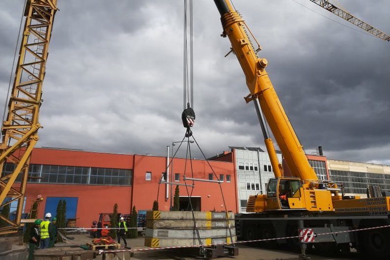 Wykonywanie testów obciążeniowych dźwignic i konstrukcji stalowych