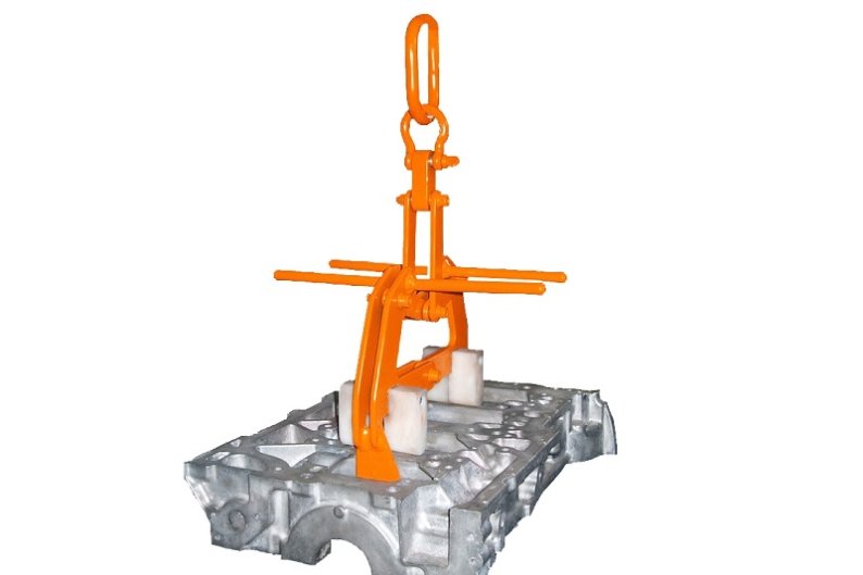 Handle for transporting engine blocks