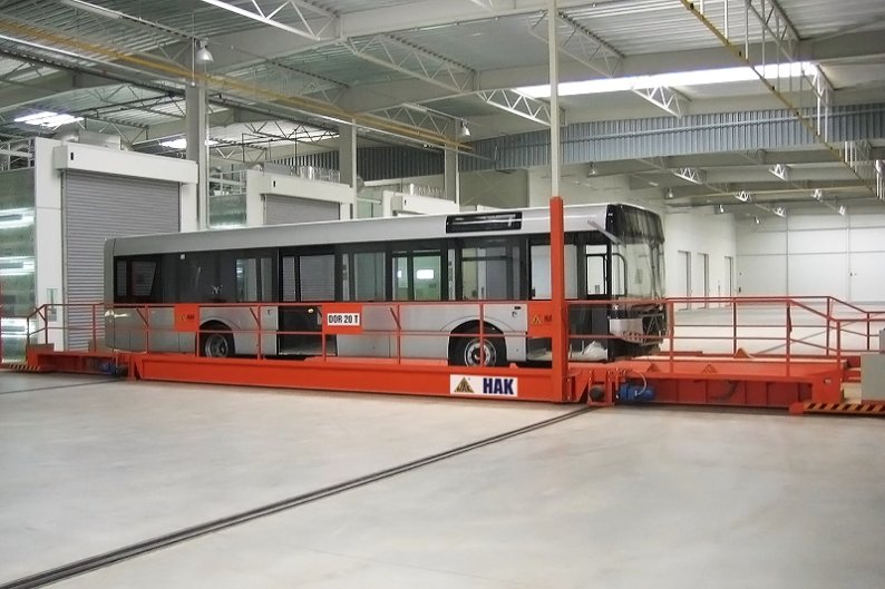 Przesuwnica do transportu autobusów - automotive