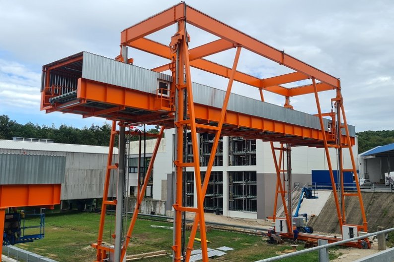 Gantry transborder with roller conveyor